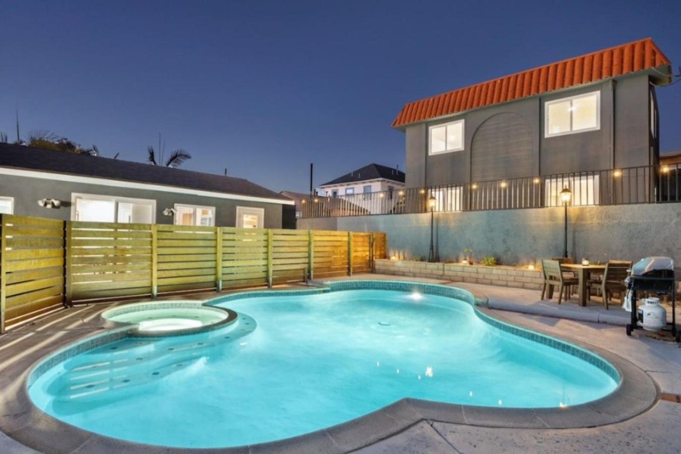 Holiday home Bella Casa Pool Min To Downtown Beaches
