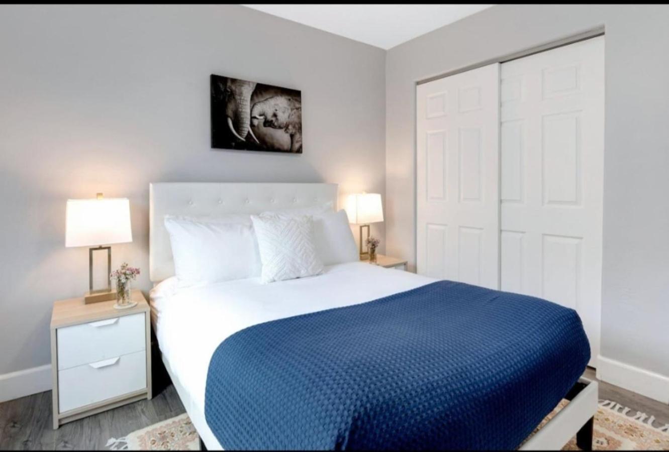 Holiday home Bella Casa Pool Min To Downtown Beaches