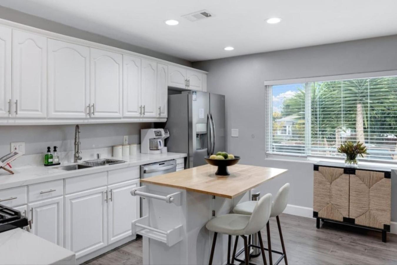Bella Casa Pool Min To Downtown Beaches Holiday home *