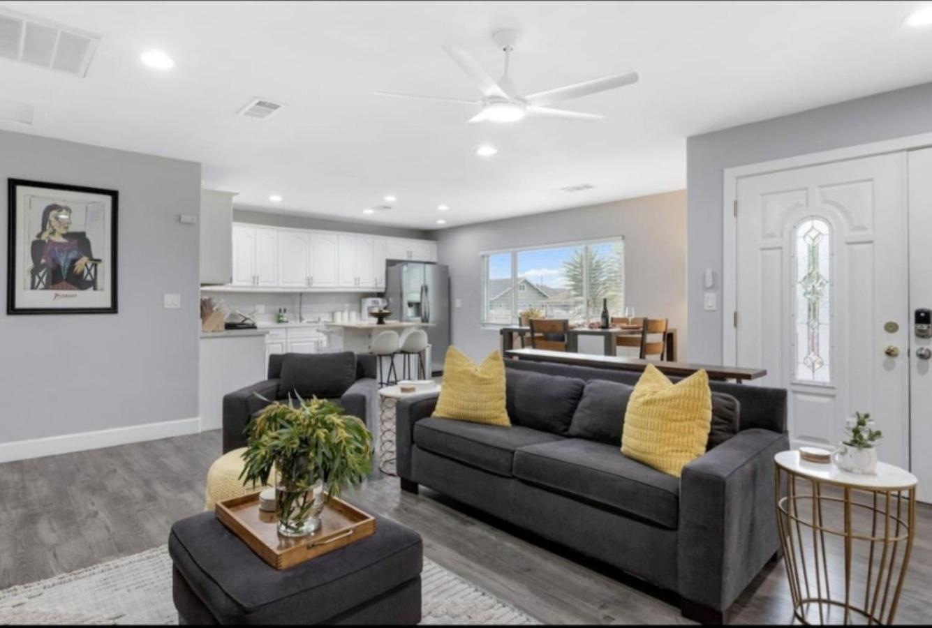Bella Casa Pool Min To Downtown Beaches Holiday home San Diego