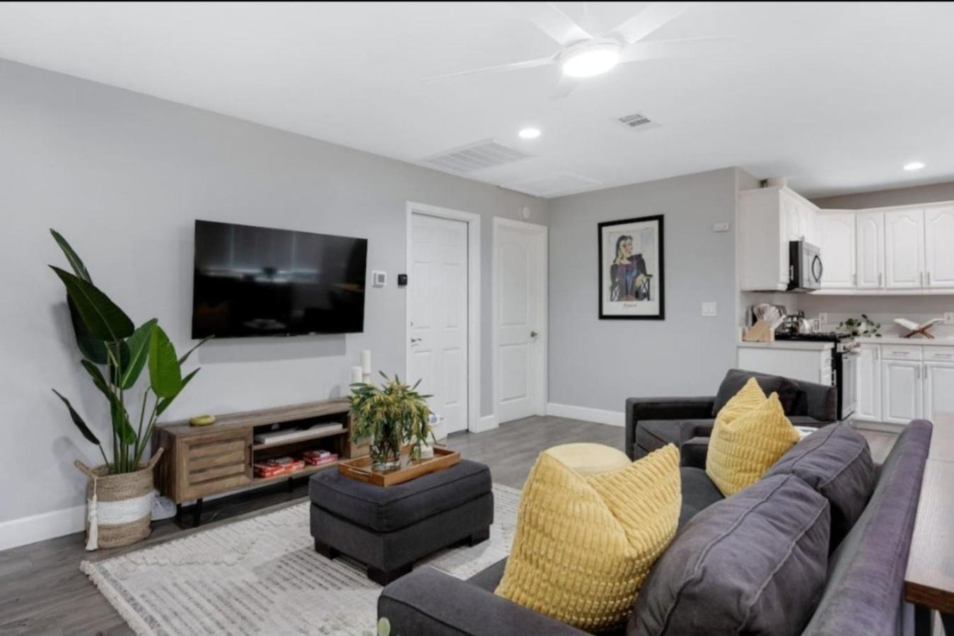 Bella Casa Pool Min To Downtown Beaches Holiday home